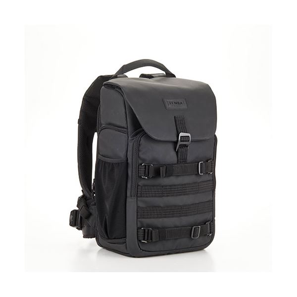 Axis v2 LT 18L Backpack究極のアクションを叶える、革新的なバックパック 軽量でありながら18Lの整理 収納 力を誇り、ブラックの美しさが際立つ アクシスv2 LT 18Lバックパ