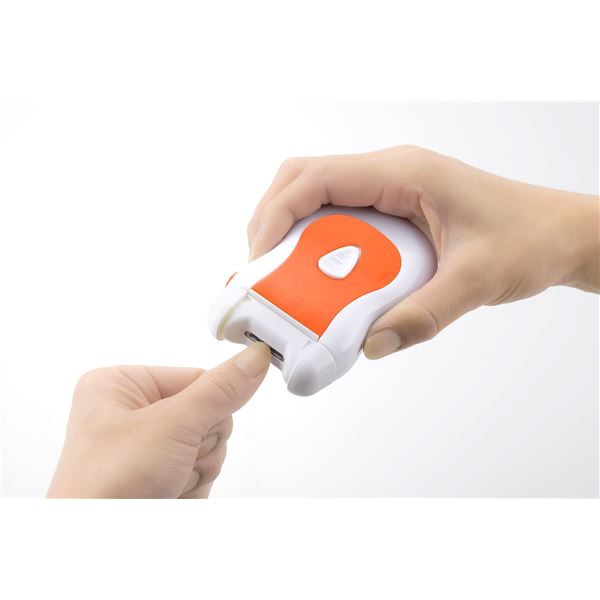 電動だから簡単に爪やかかとが削れる！2WAY仕様の つめ切り電動式 爪切り かかとローラー ネイルカッター お掃除ブラシ 電池 水洗い 洗える ウォッシャブル 安全仕様簡単に美しいネイルケア 驚きのパ