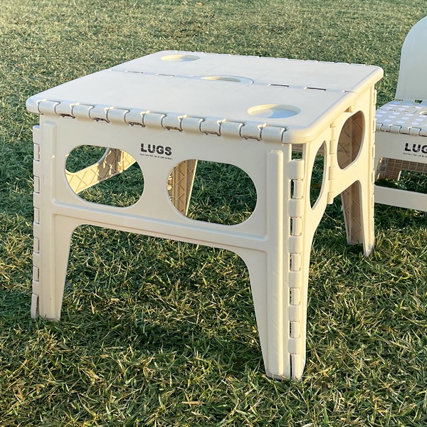 LUGS 折りたたみ式コンパクトテーブル 机 サンドベージュ サンドベージュの折りたたみ式コンパクトテーブル、LUGSが贈る、快適な空間を創